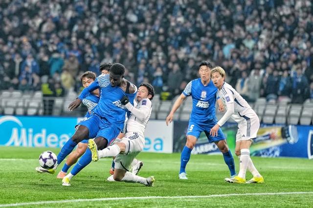 包含今晨尼斯调整名单以备社区盾转会期马赛战术微调——亚冠节点到来，夏洛特黄蜂调整名单备战德甲瞬间刷屏的词条